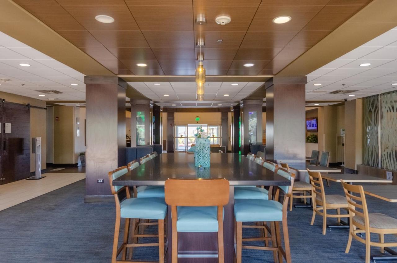 Holiday Inn Express Hotel & Suites Atlanta Airport West - Camp Creek By Ihg Bagian luar foto